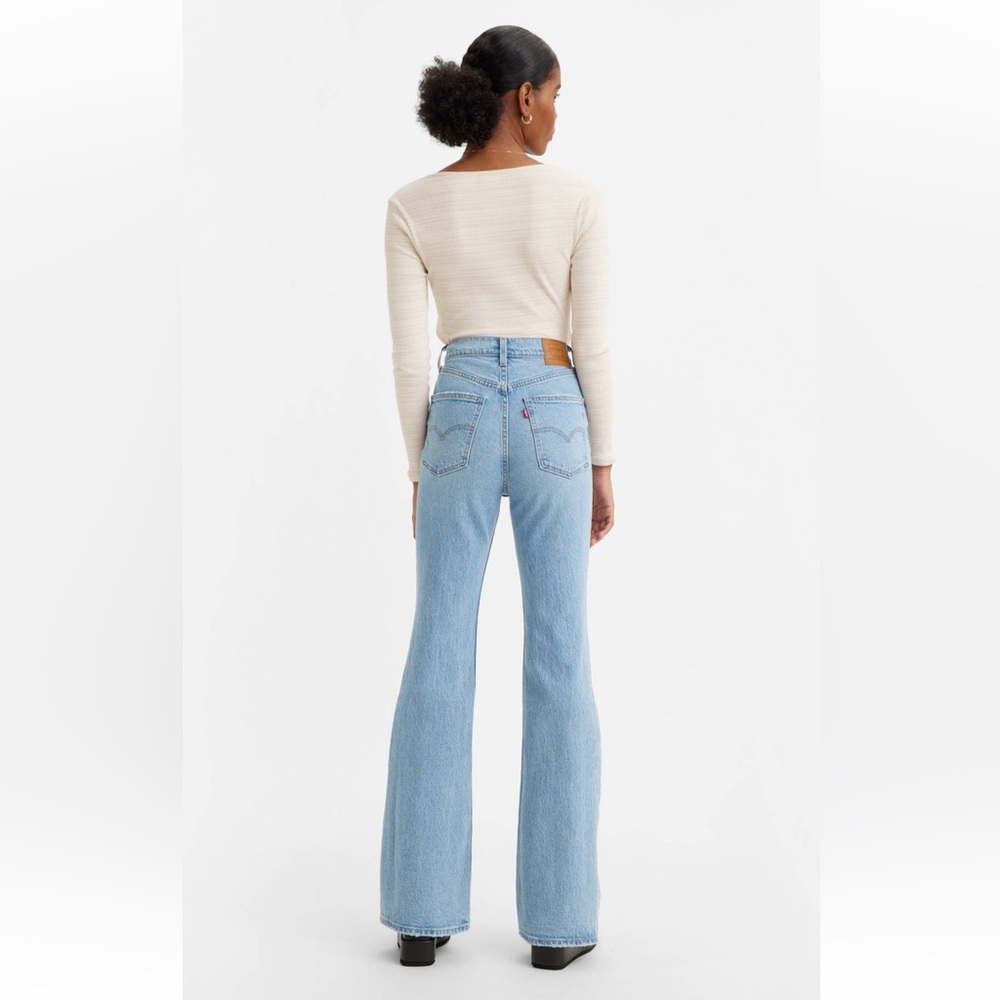 Levi’s Premium 70s High Flare Women’s Jeans with Distressed Details.